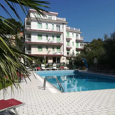 Szálloda Garden 3*